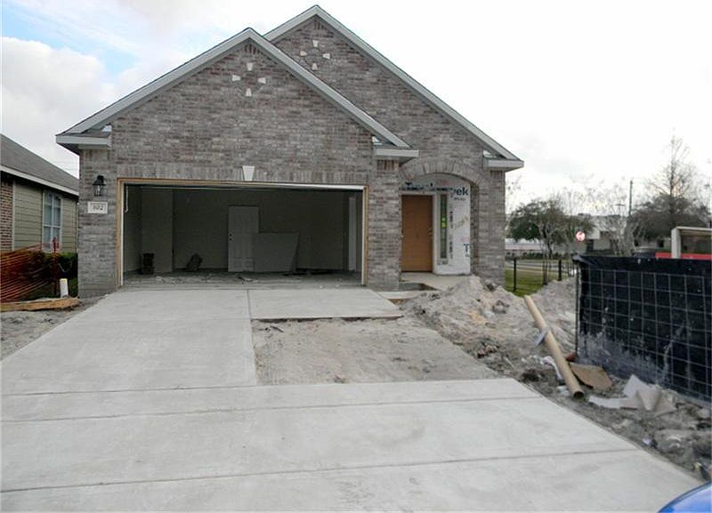 1st image of 802 Heatherton Hill Ln