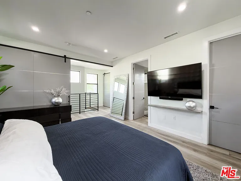 13354 Beach Ave — Photo 14