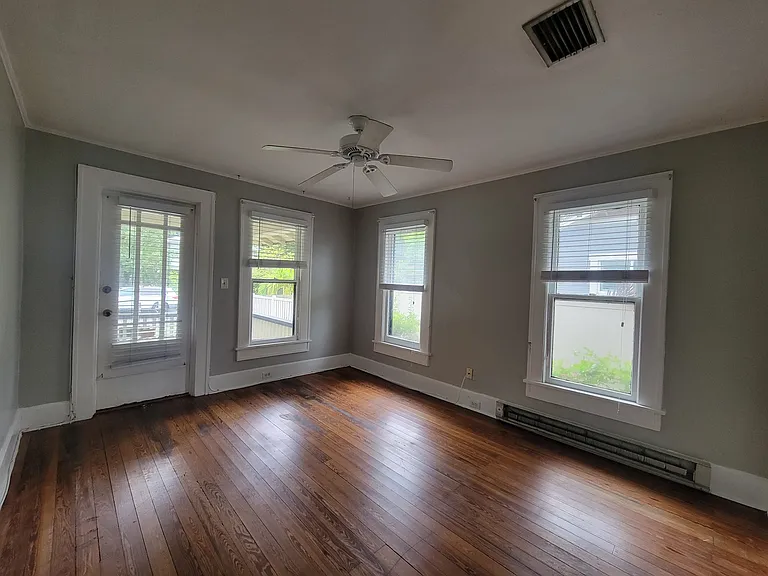 225 11th Ave N #1 — Photo 5