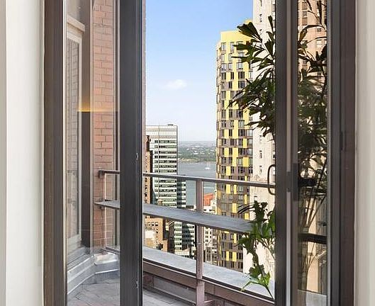 2nd image of 75 Wall St APT 35M