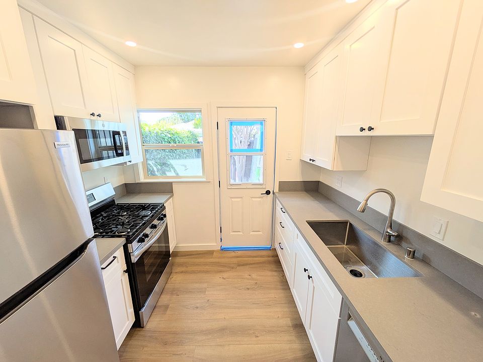 1st image of 10995 Culver Blvd