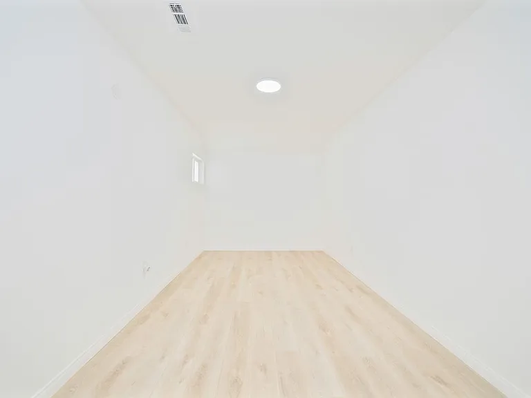349 E Newman Ave #A — Photo 4