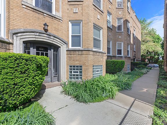 2nd image of 1529 W Rosemont Ave APT 3N
