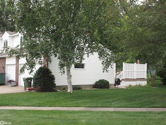 3rd image of 1509 NW Hickory Heights Dr