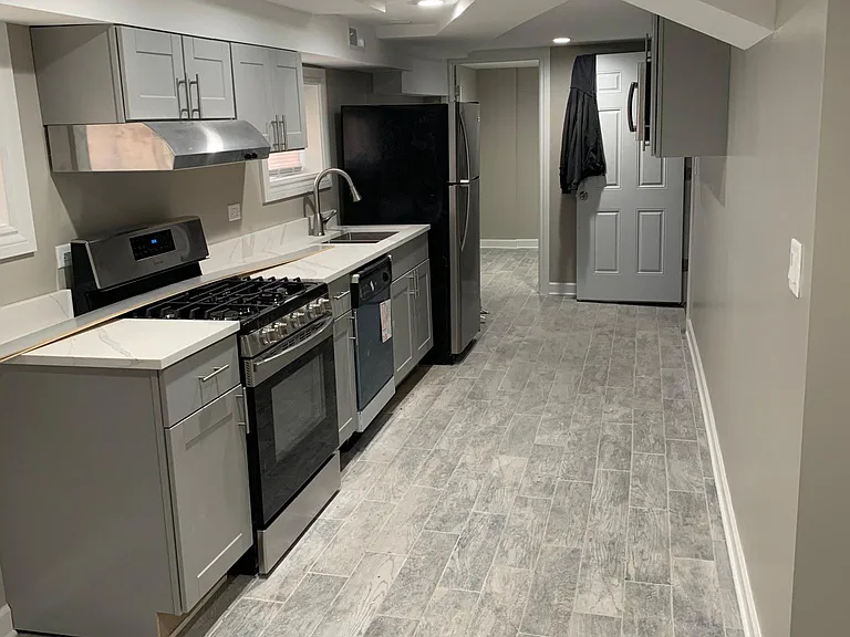 2834 W Berwyn Ave — Photo 12