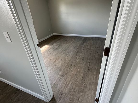 2nd image of 900 Kumler St #2