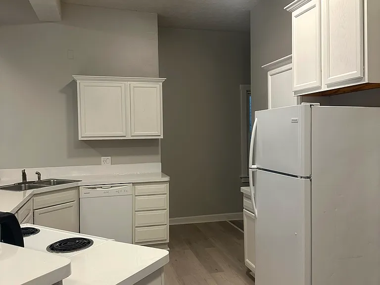 3920 Lorain Ave #3 — Photo 9
