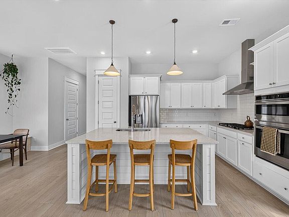 4th image of 267 Witherspoon St