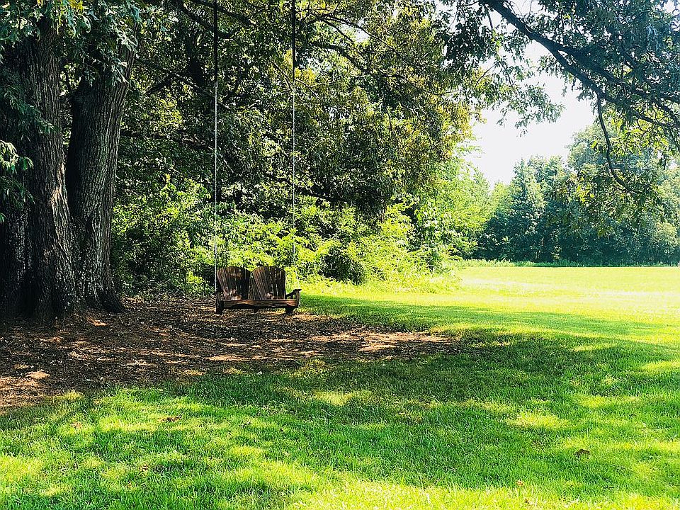 2nd image of 1015 Webb Rd