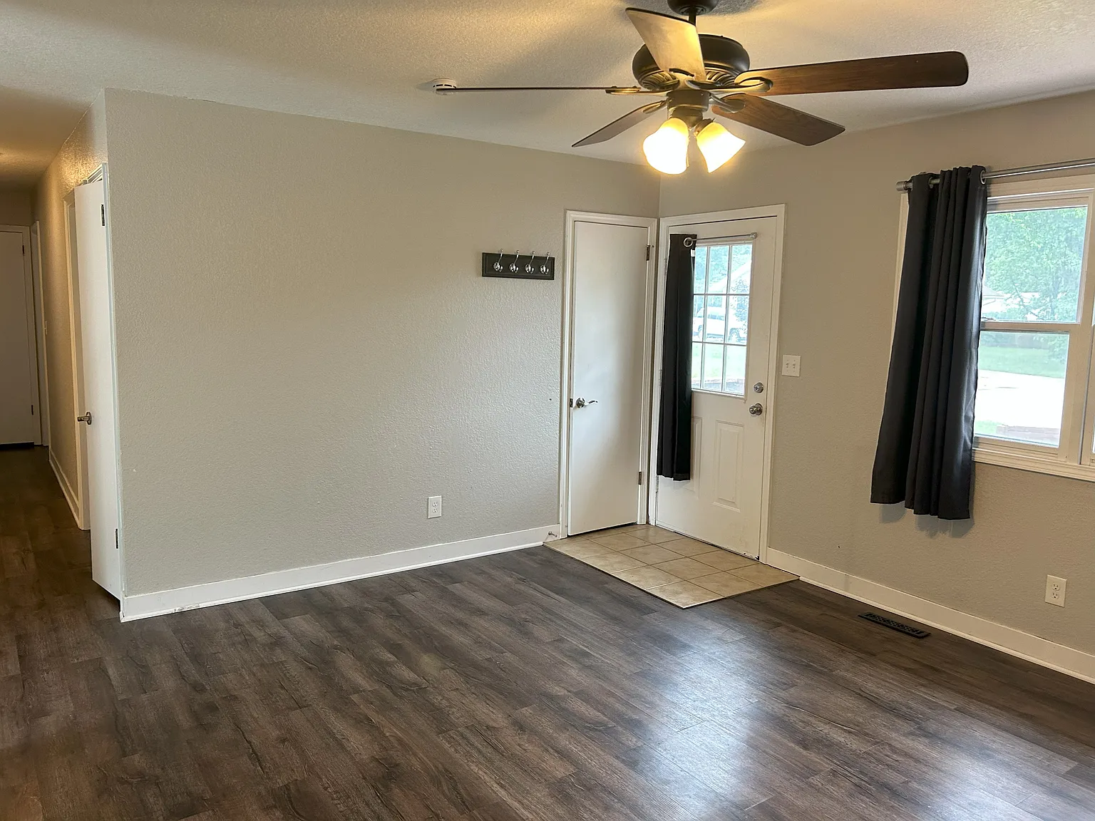 3 bed, 1144 sqft, $1,700 — Photo 2