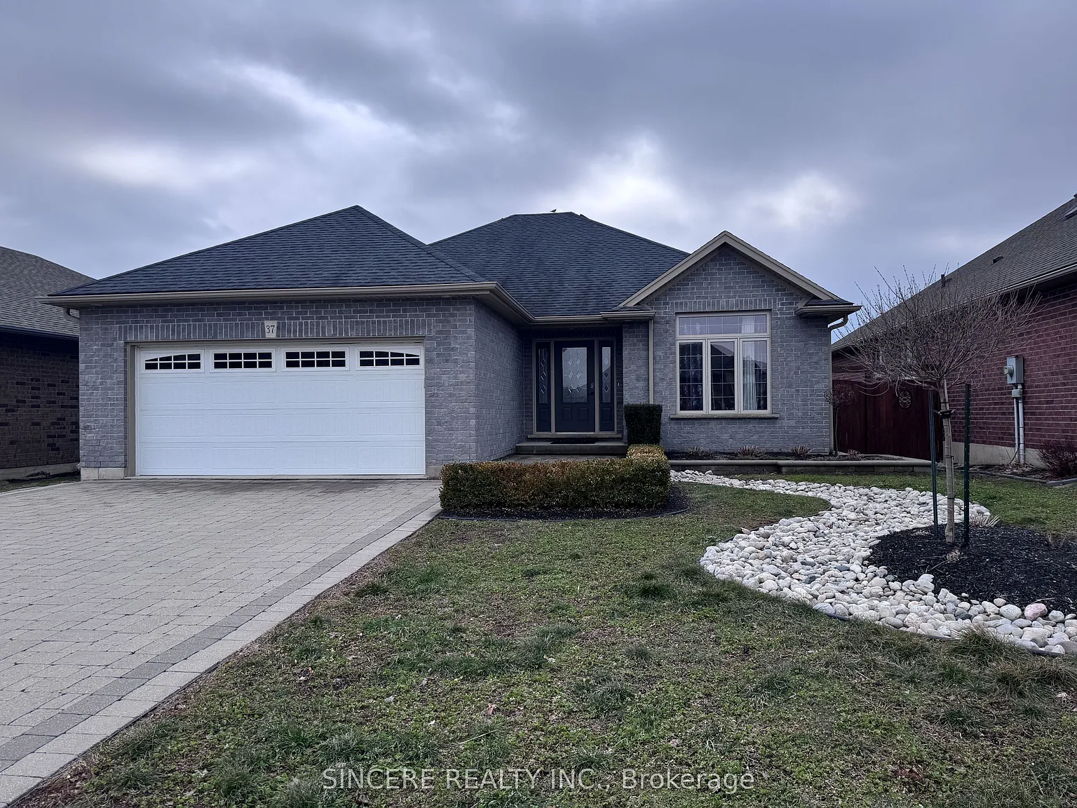 5 bed, $2,900 — Photo 2