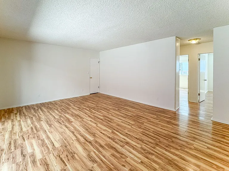 2331 20th St #2 — Photo 3