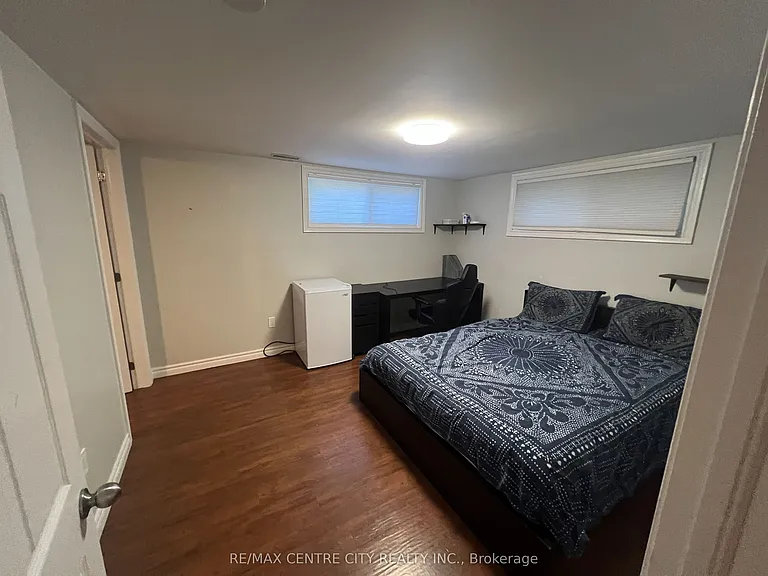 74 Brentwood Cres — Photo 34