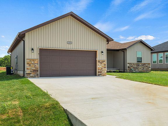 2nd image of 420 Beavertail Road