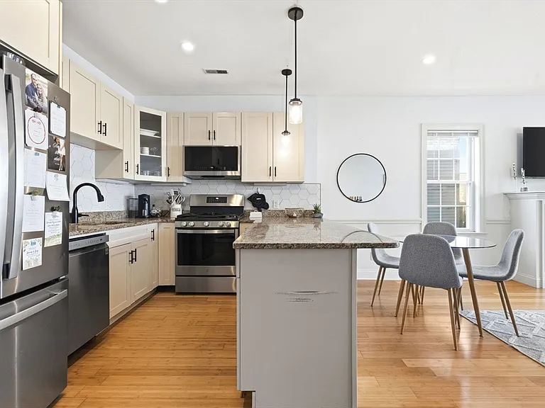 118 Saxton St #3 — Photo 4