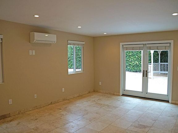 3rd image of 1433 S Jameson Ln #B