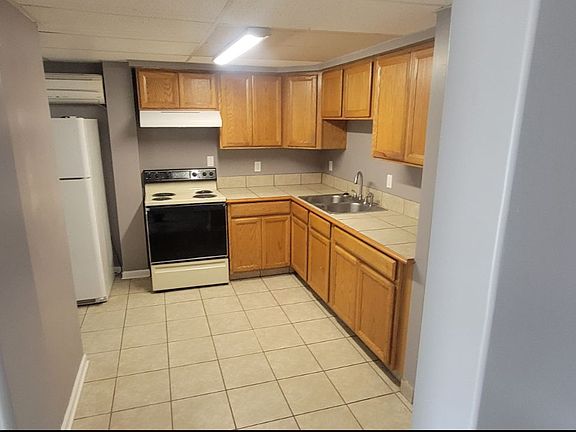 3rd image of 310 Charles St #1