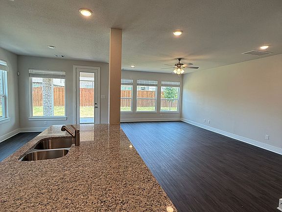 4th image of 65141 Elaine Ct