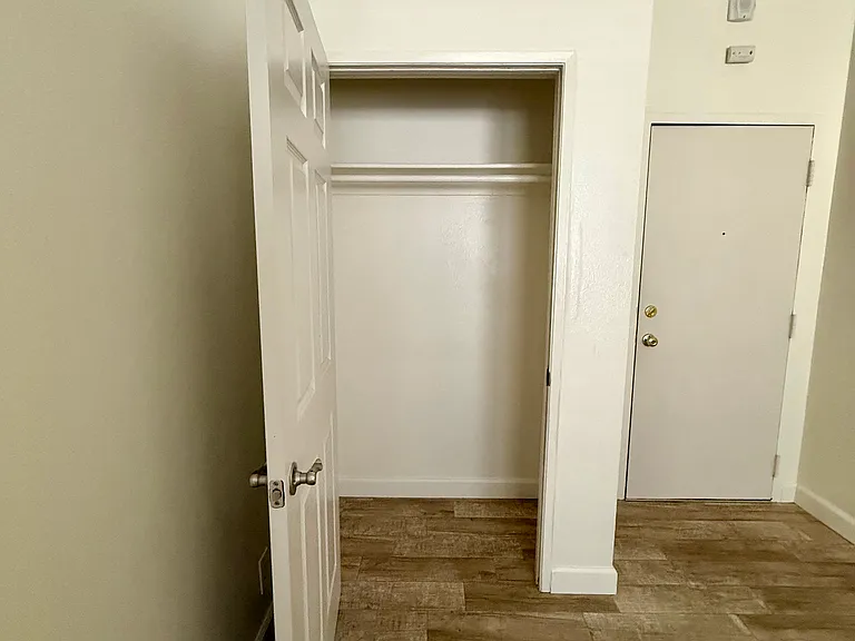 Marengo Apartments — Photo 9