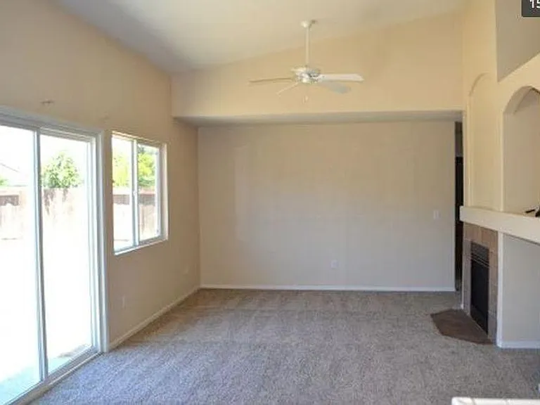 1627 Venice Cir — Photo 14