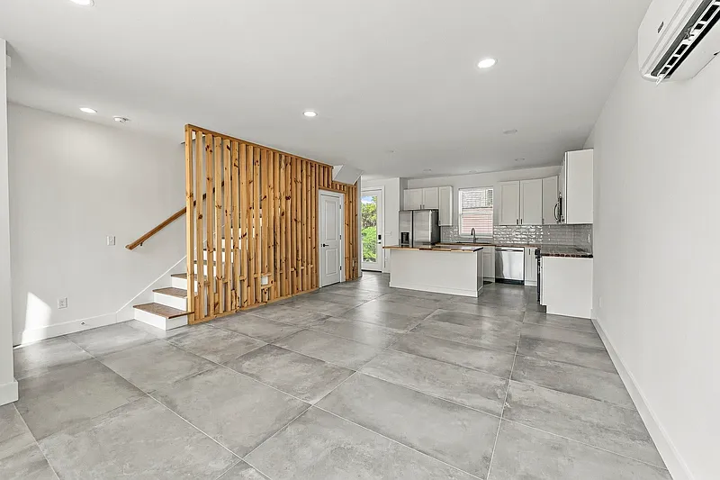 2 bed, 2.5 bath, 1200 sqft, $2,000 — Photo 4