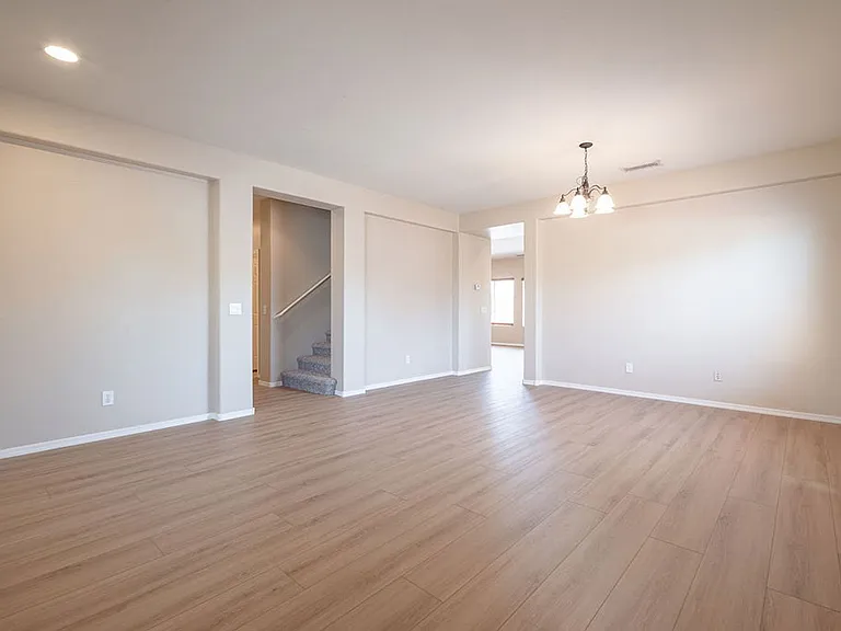26197 W Potter Dr — Photo 4