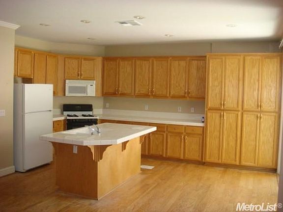 5th image of 2487 Greystone Dr