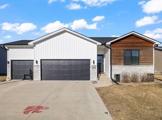 1005 Juniper Dr, Carlisle, IA 50047