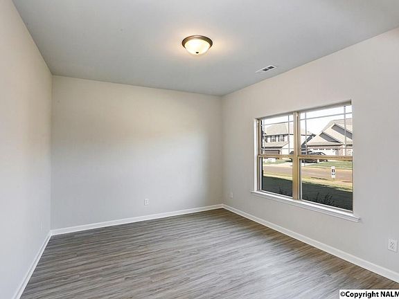 4th image of 212 Iron Cir