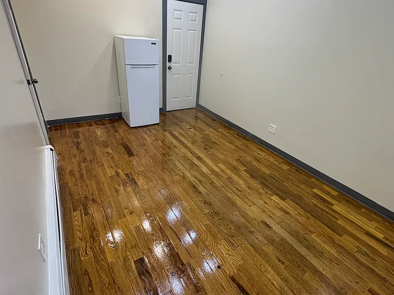 154 Clarence St #3 — Photo 7