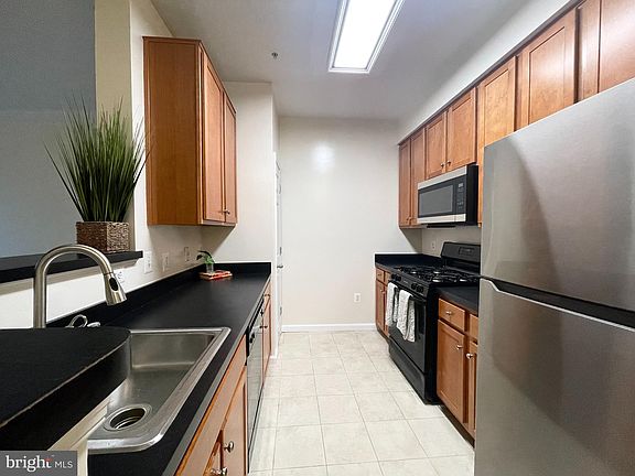 3rd image of 4862 Eisenhower Ave Unit 269