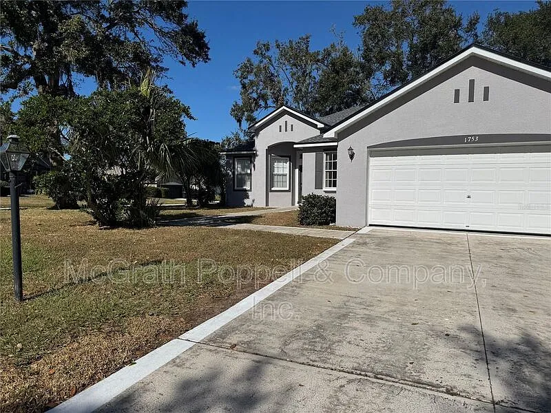 3 bed, 2.0 bath, 1755 sqft, $2,100 — Photo 2
