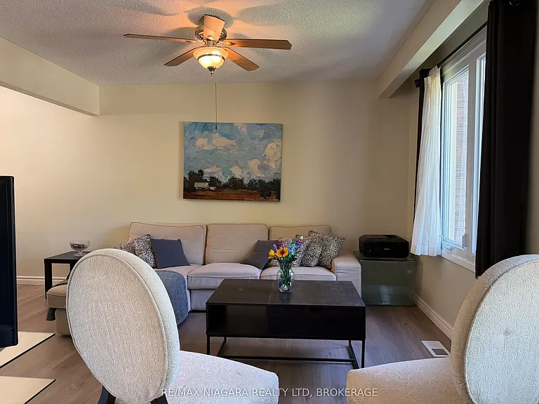 27 Nottingham Ct #UPPER — Photo 6