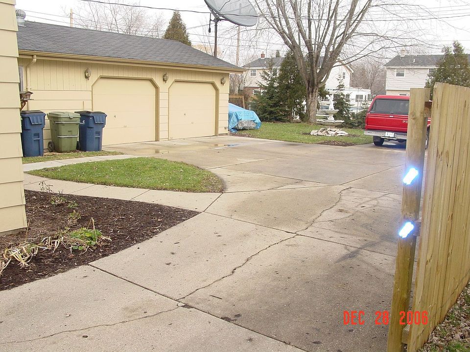 2nd image of 4928 N 106th St