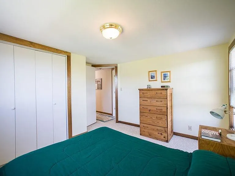304 Skyles Pl — Photo 9