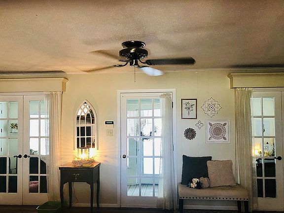 3rd image of 186 Orchard Ln