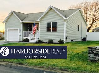 19 Buttonwood St, Bristol, RI 02809
