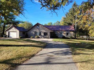 N9621 Stone School Rd, Portage, WI 53901