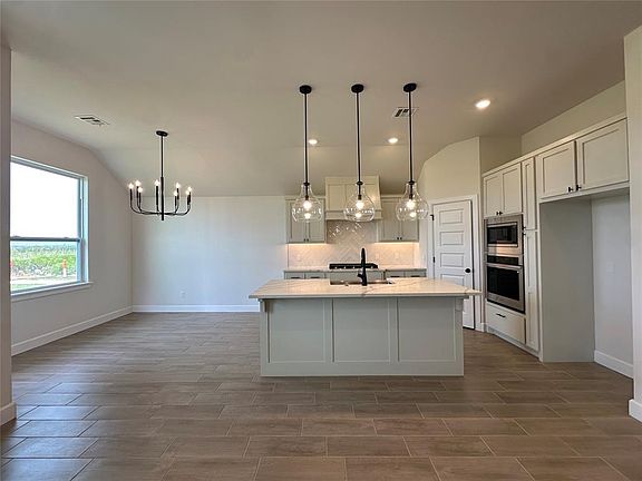 4th image of 14033 Giverny Ave