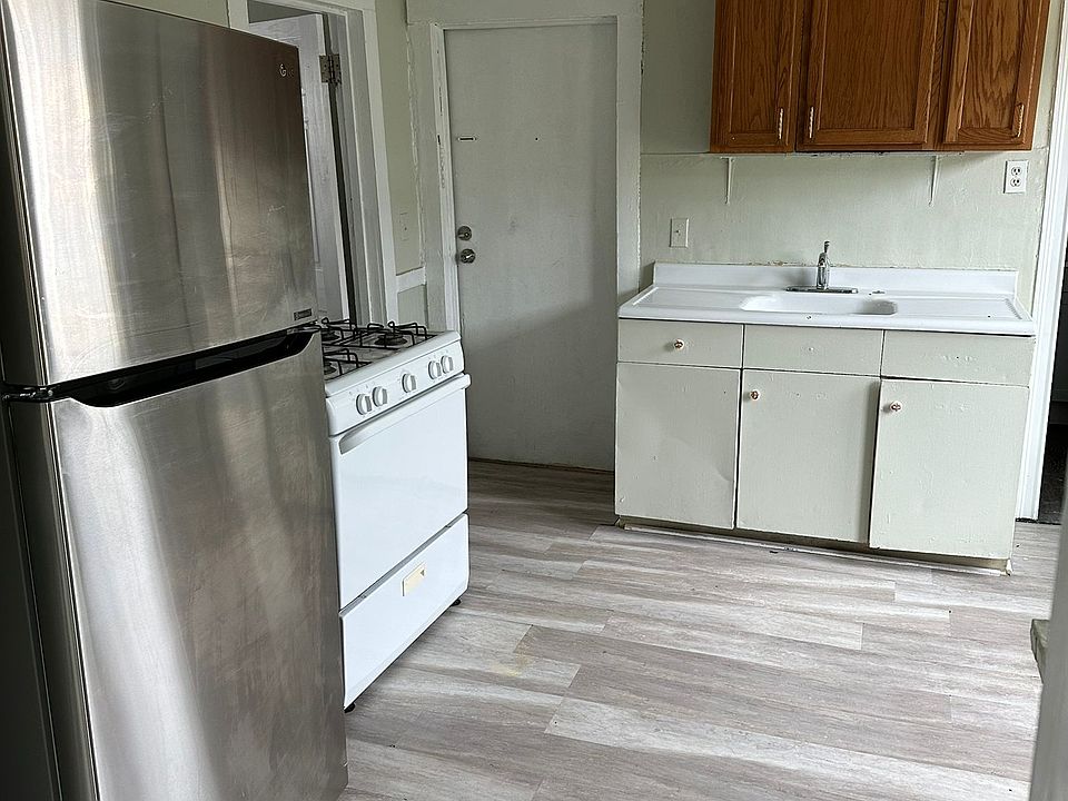 1st image of 610 E Division St #F2
