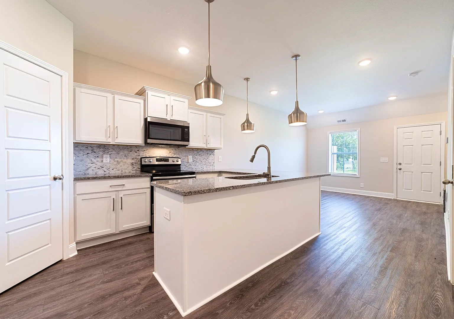 204 Drayton Drive — Photo 4