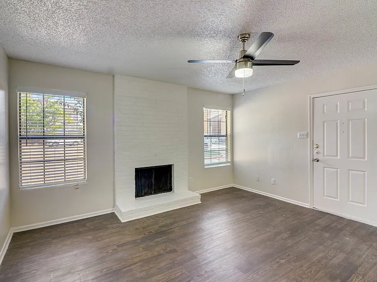6-web-or-mls-Lake Park Rd-006