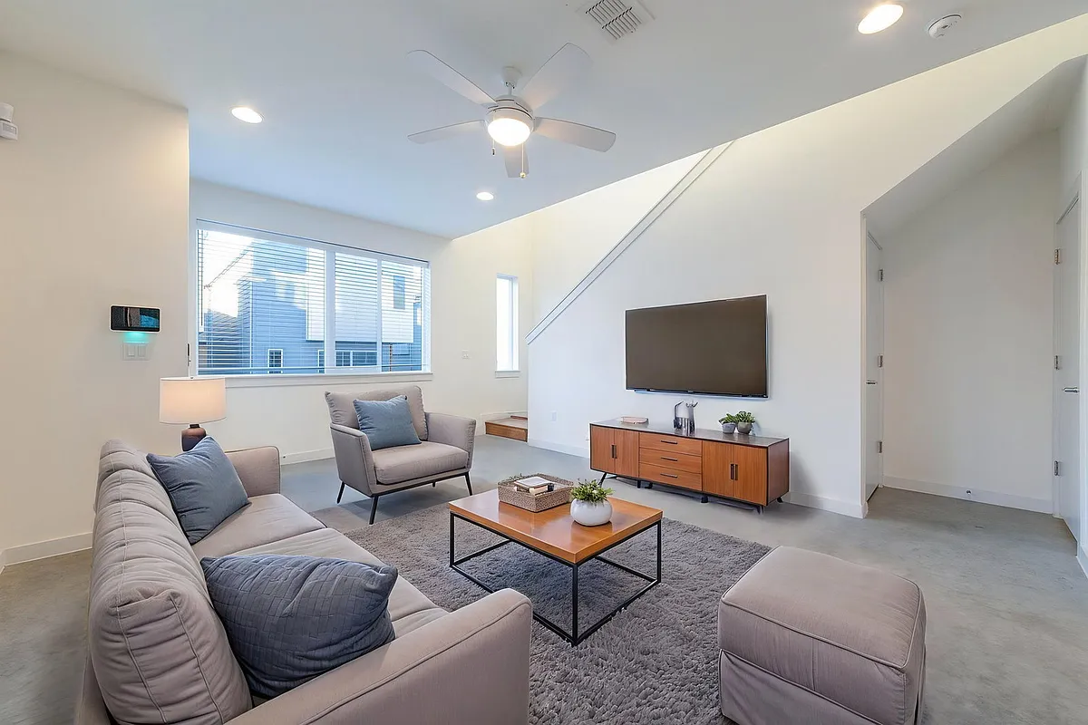 Building Photo - 801 N Bluff Dr #29