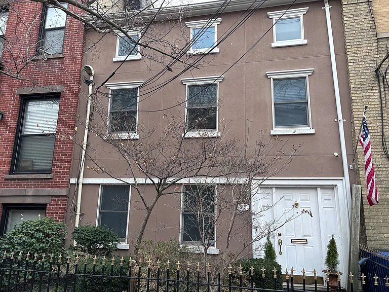315 Bloomfield St — Photo 1