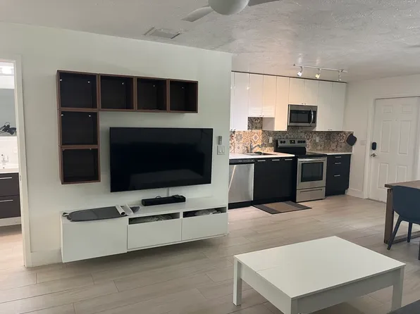 1274 18th St #B, Sarasota, FL 34234