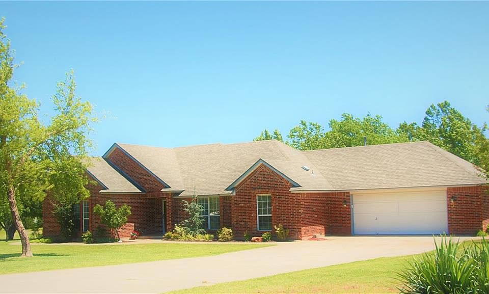 1st image of 873 Oaklawn Dr