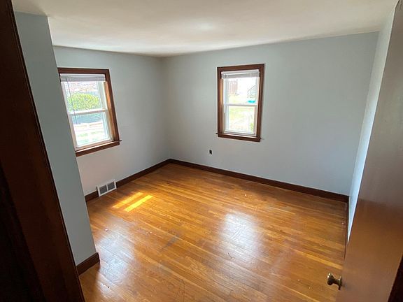 5th image of 65 Holmes Ave