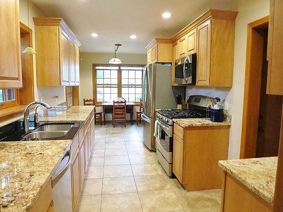 5th image of 1615 Roseland Ave