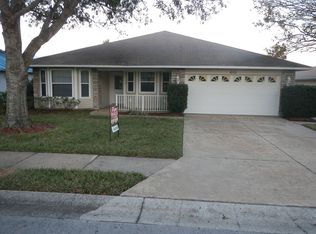 1625 Lake Villa Dr, Tavares, FL 32778