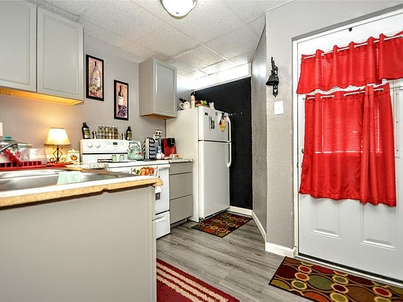 2nd image of 901 Meadow Ave